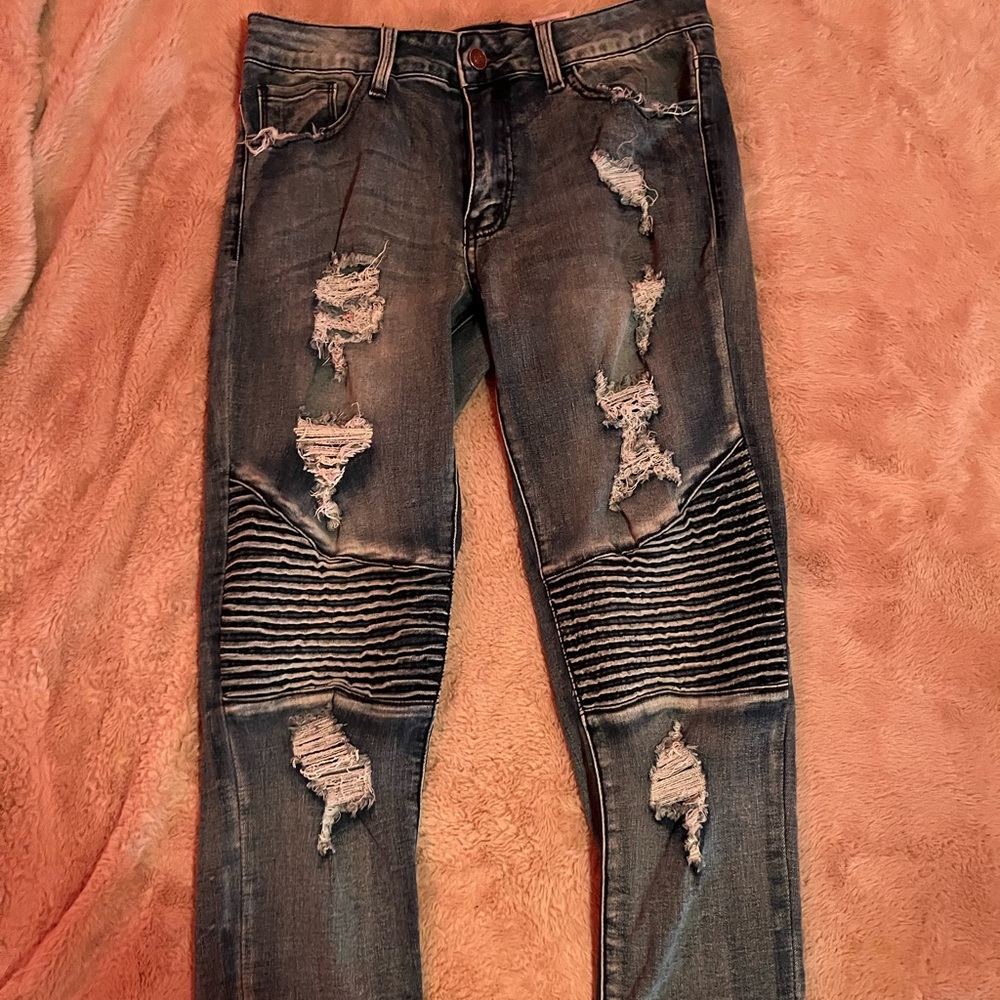 Medium washed ripped jeans